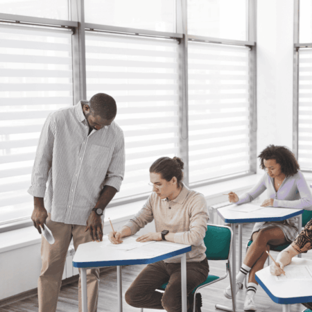 Comment se déroule une session de test TOEIC à distance et en centre ?