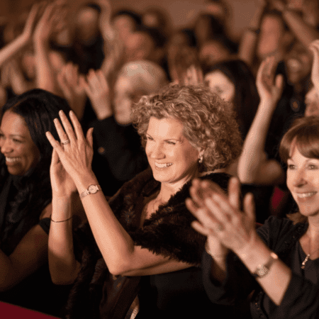 Apprendre l’anglais grâce à l’humour et le stand up ! Nos humoristes préférés